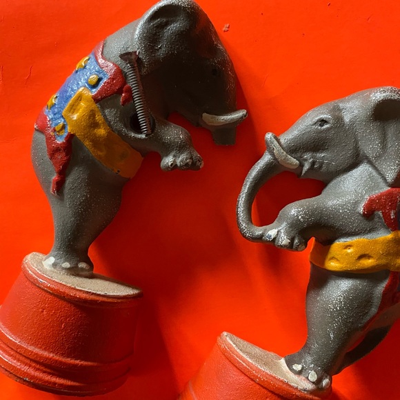 Vintage elephant piggy bank - Picture 5 of 7